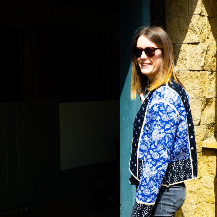 Veste bleue patchwork – Image 2